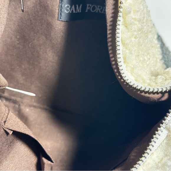 3AM FOREVER two tone cream Gray Colorblock Sherpa Fleece Crossbody Bag Pom Charm - Picture 5 of 9